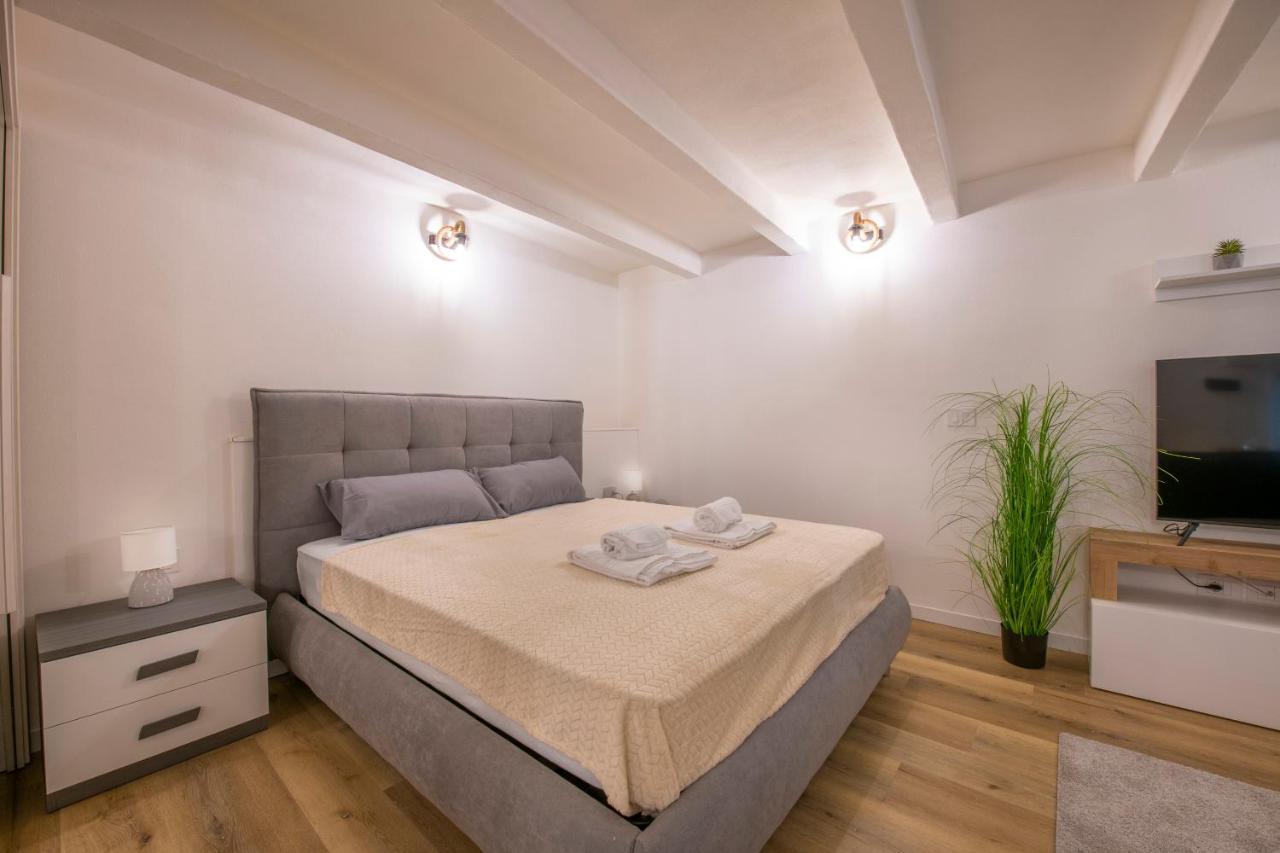 Borsarihouse Wifi & Smarttv Apartment เวโรนา ภายนอก รูปภาพ